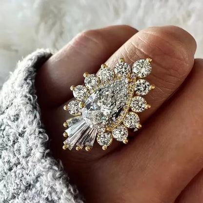 Exquisite Bright Rings with Sparkling Pear Cubic Zirconia Women Trendy Graceful Wedding Bridal Jewelry Modern Accessories