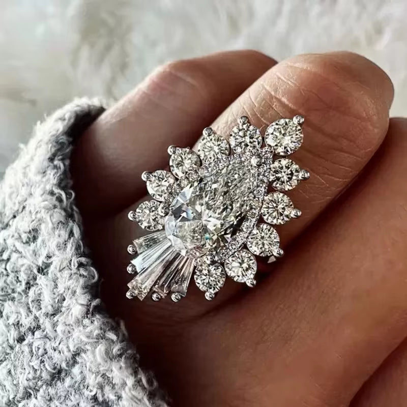 Exquisite Bright Rings with Sparkling Pear Cubic Zirconia Women Trendy Graceful Wedding Bridal Jewelry Modern Accessories