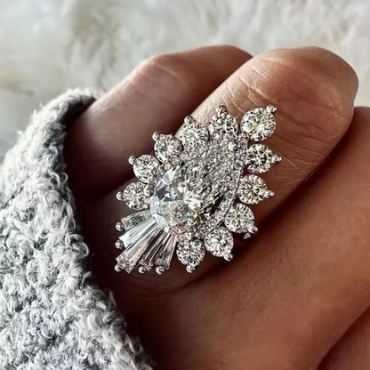 Exquisite Bright Rings with Sparkling Pear Cubic Zirconia Women Trendy Graceful Wedding Bridal Jewelry Modern Accessories
